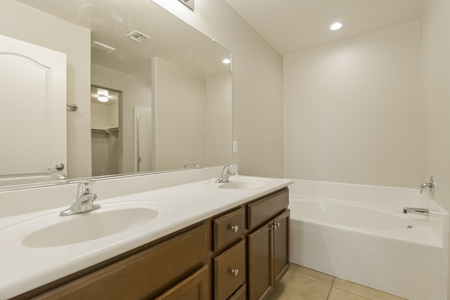 Building Photo - 8237 W Kittiwake Ln
