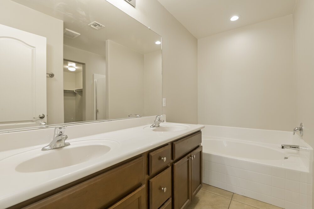 Building Photo - 8237 W Kittiwake Ln