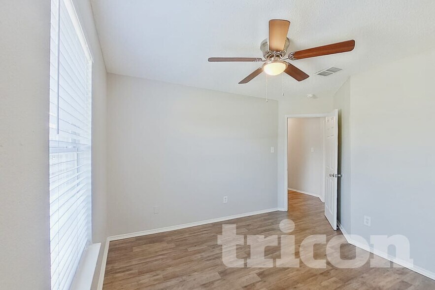 Building Photo - 2922 Marquis Ln