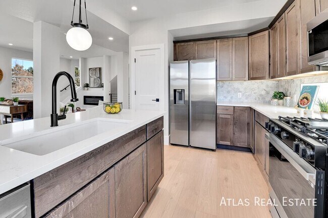 Building Photo - 6643 W 52nd Dr