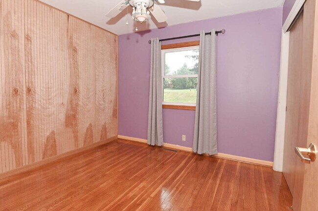 Building Photo - Charming 3-Bedroom Retreat with 2 Full Baths on South Meridian Street – 1516 Sq Ft of Comfort in ...