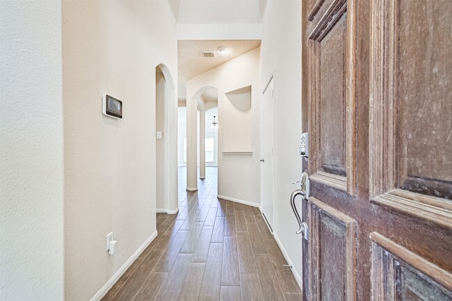 Building Photo - 2006 Plantain Lily Ct