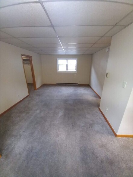 Building Photo - 638 Hertel Ave