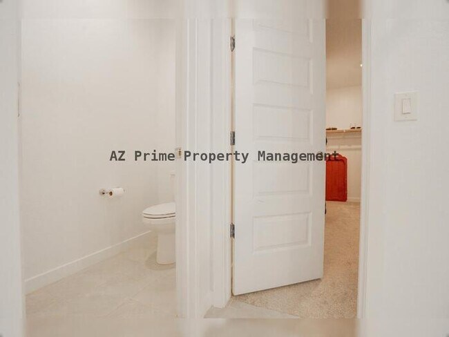 Building Photo - 4607 S 111th Dr