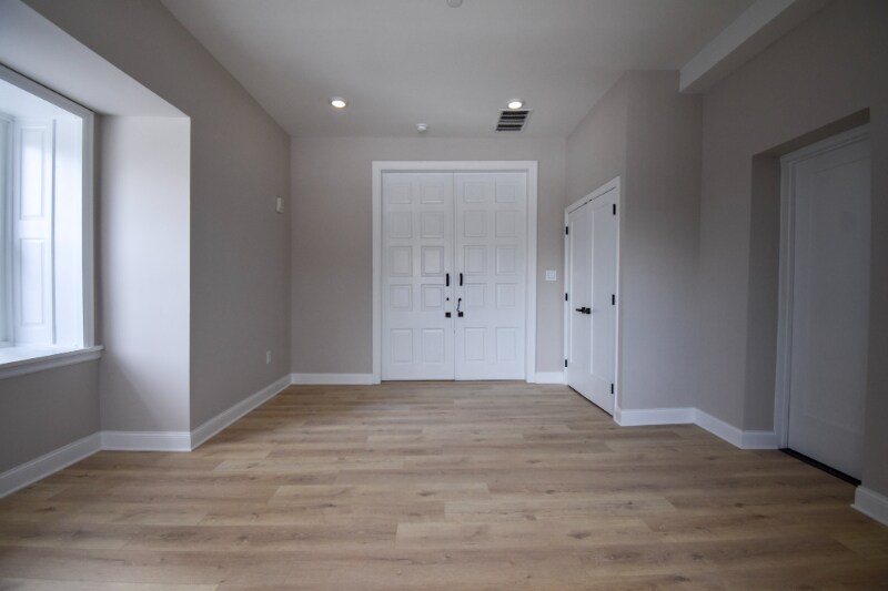 Building Photo - 1030 N 48th St