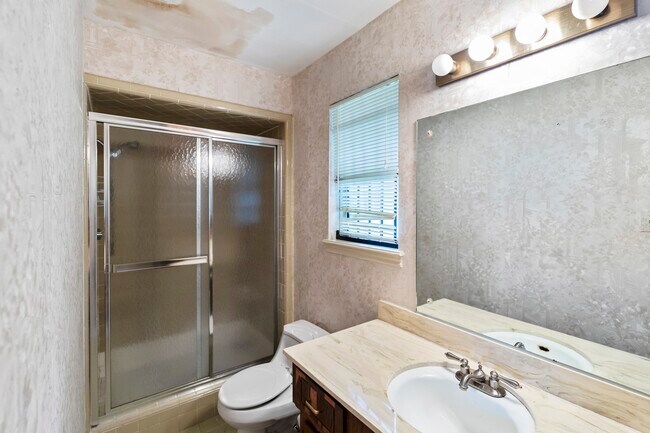 Building Photo - 9106 Sharpview Dr