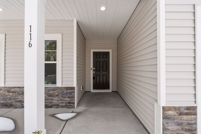 Building Photo - 4 Bedroom/3 Bath Sanford