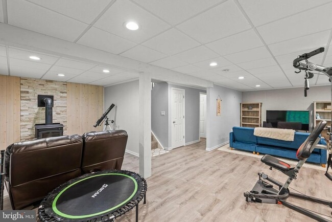 Building Photo - 1249 Lakeview Dr