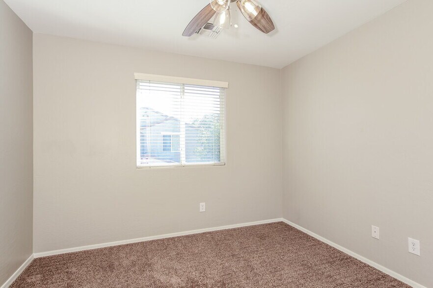 Building Photo - 10053 E Isleta Ave