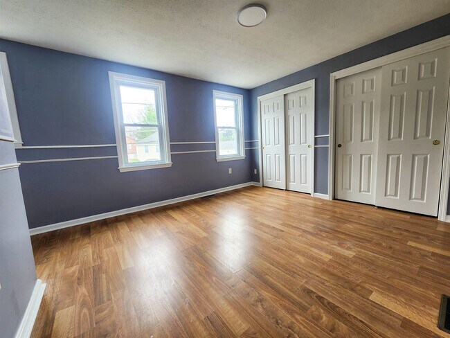 Building Photo - 67 Burgundy Dr