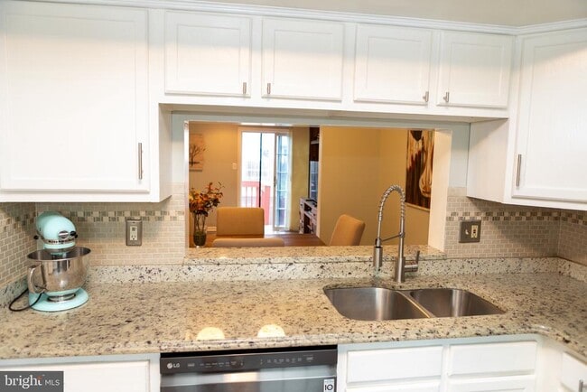 Building Photo - 6658 Seagull Ct