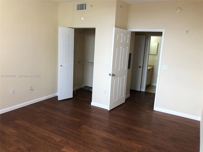 Building Photo - 1900 Van Buren St