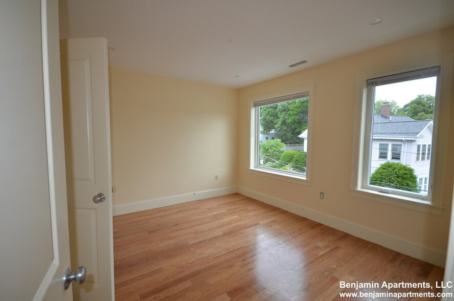 Building Photo - 118 Tremont St
