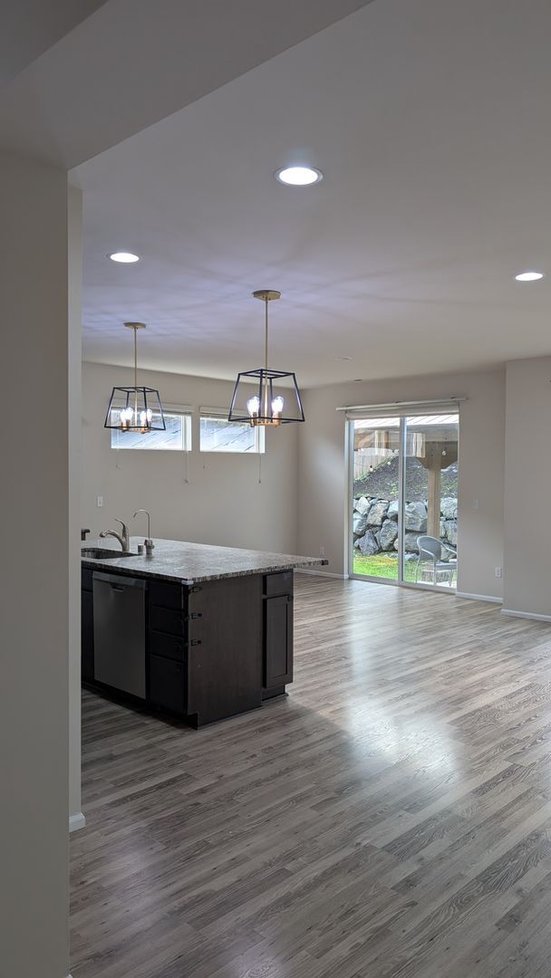 Building Photo - 5 bedroom Marysville 2 story home