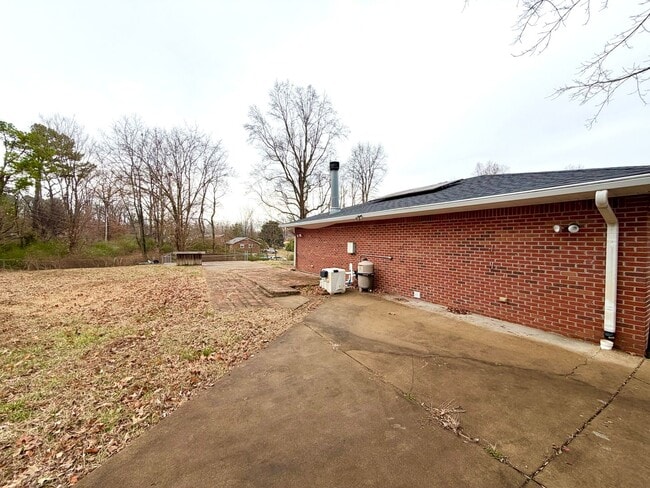 Building Photo - 2811 Thrush Dr