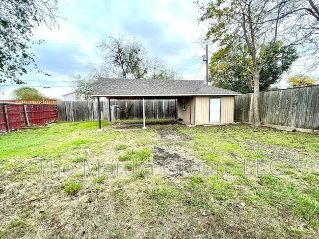 Building Photo - 1316 Caruth Dr