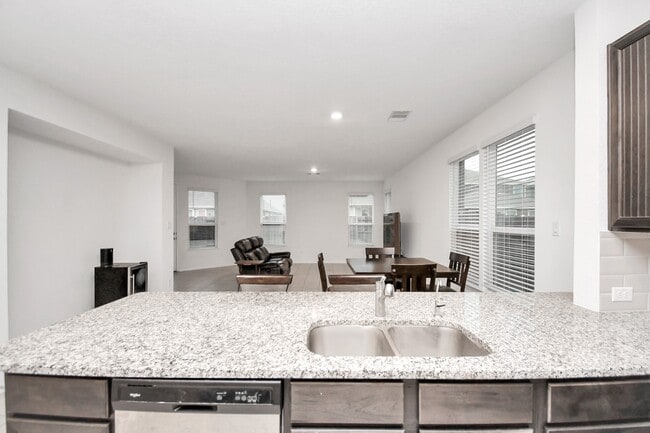 Building Photo - 2030 Domeniko Dr