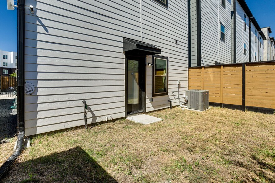 Building Photo - 2339 Eagle St