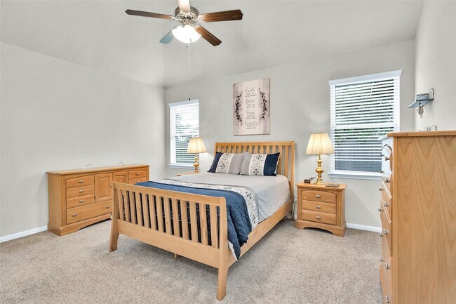 Building Photo - 18806 Legend Oaks Dr