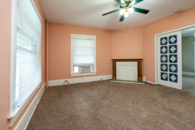 Primary Photo - 1705 Fairmount St
