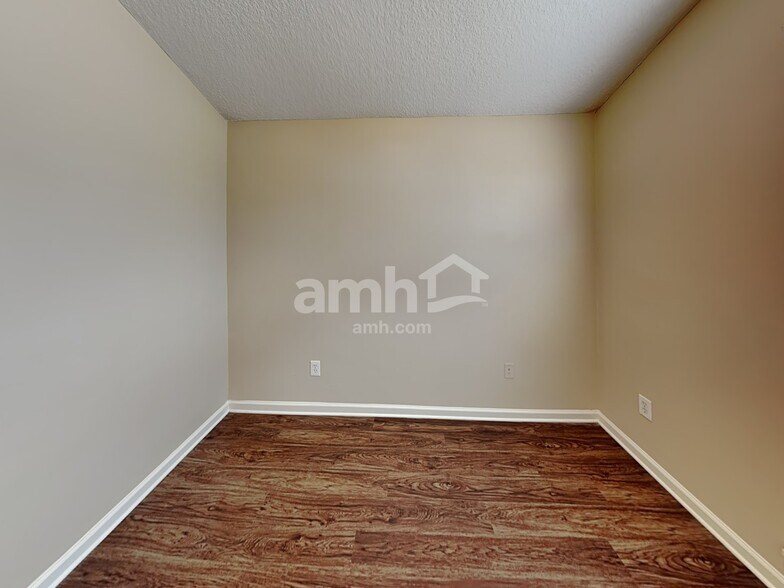 Building Photo - 14240 Sea Eagle Dr