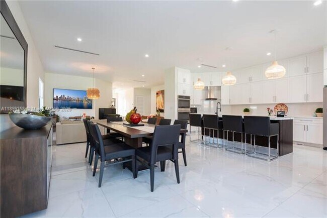 Building Photo - 17320 SW 92nd Ct