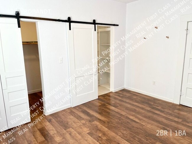 Building Photo - 413 Probandt-