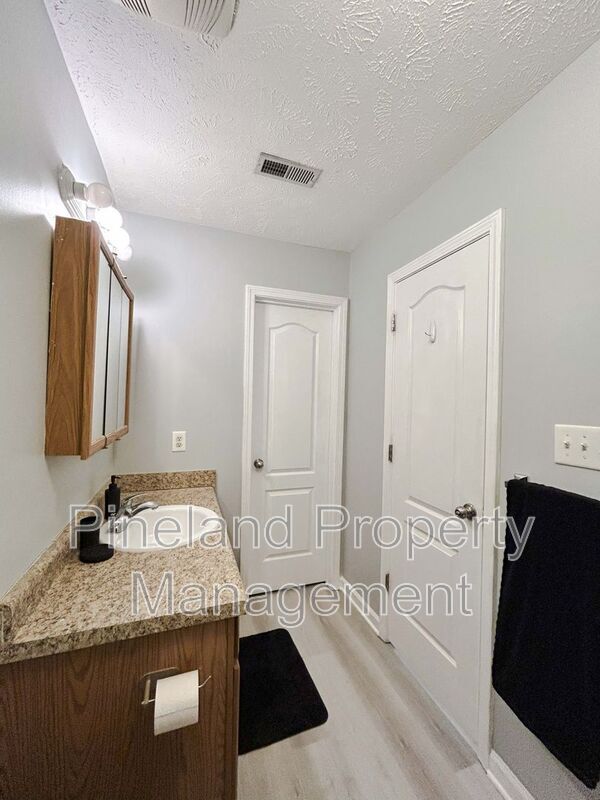 Building Photo - 341 Kingdom Estate Dr