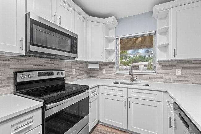 Building Photo - 2192 Belmar Dr