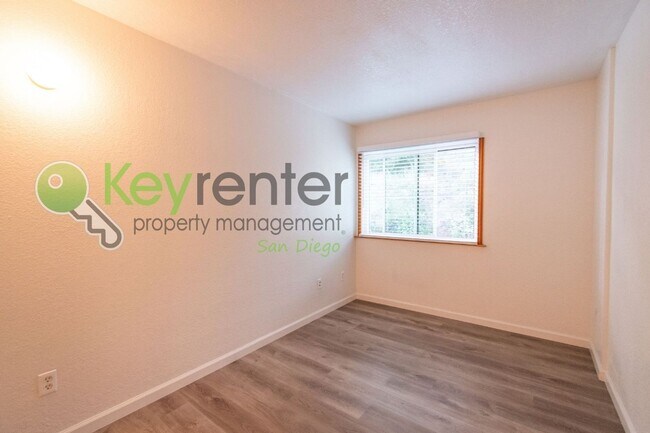 Building Photo - Walking distance to Fashion Vally Mall |2 minute drive to both North and South 163, as well as I-8