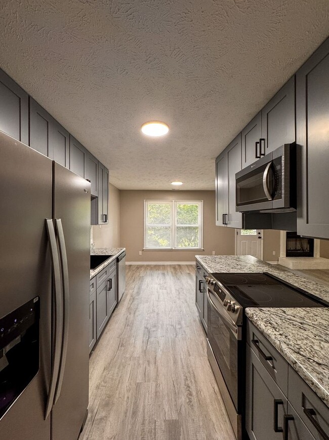 Building Photo - Updated 3 Bed 2 Bath Home near Fort Bragg
