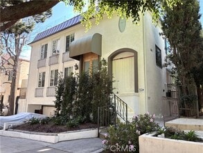 Building Photo - 944 17th St