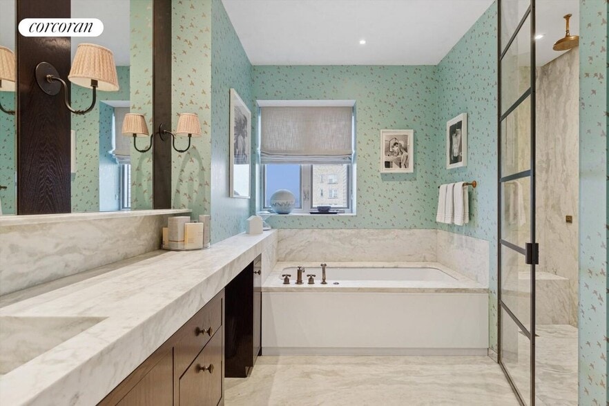 Building Photo - 190 Riverside Dr