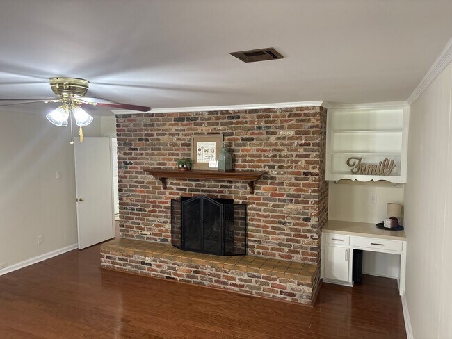 Building Photo - 3920 Meredith Dr