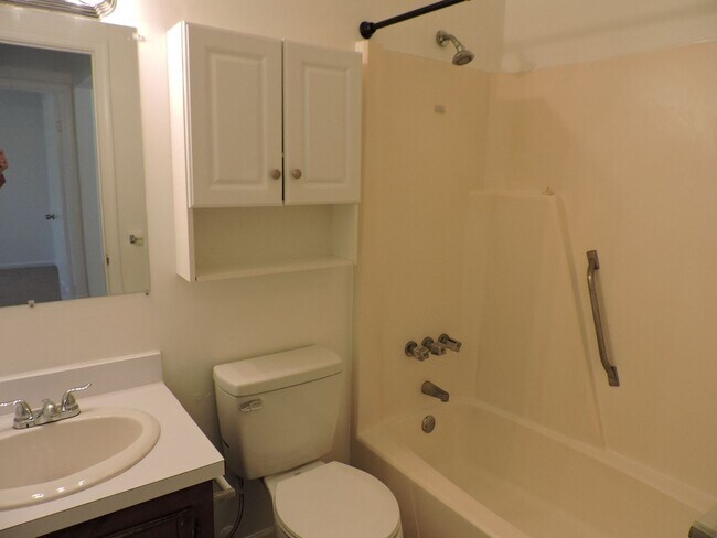 Building Photo - 6687Cedar Lakeside Dr