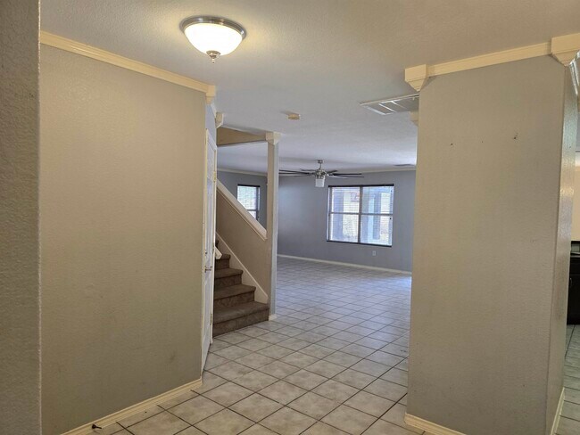 Building Photo - 2987 Temple Dr