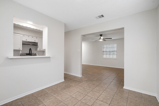 Building Photo - 16222 Barbara Ln