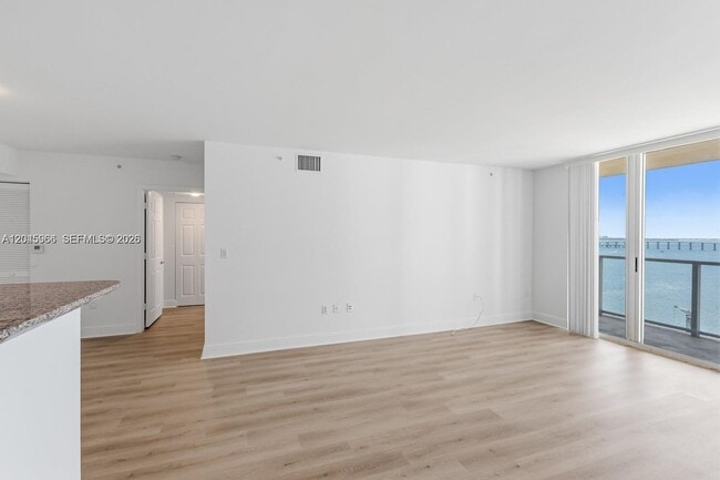 Building Photo - 1155 Brickell Bay Dr