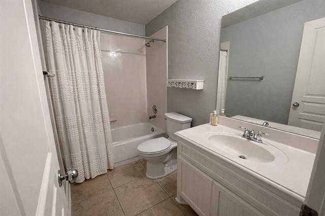 Building Photo - 3884 Banner Dr