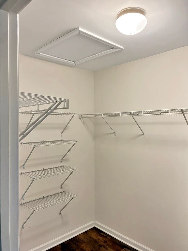 Building Photo - Modern and Luxurious 3 Bed/2.5 Bath in Atlee