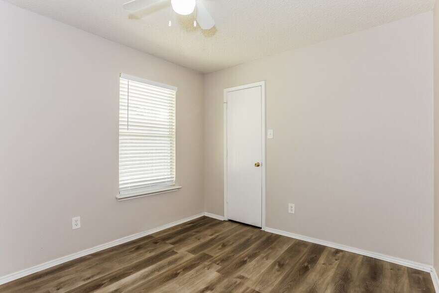 Building Photo - 617 Sawyer Dr