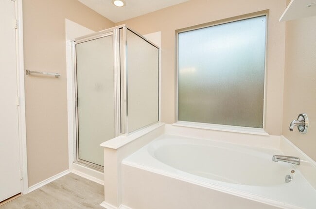Building Photo - 4818 King Hallow Ln