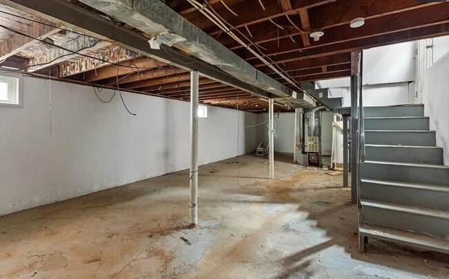 Building Photo - 5944 Laura Ave