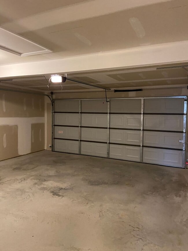 Building Photo - *Pre-leasing* Four Bedroom | Two Bath Home...
