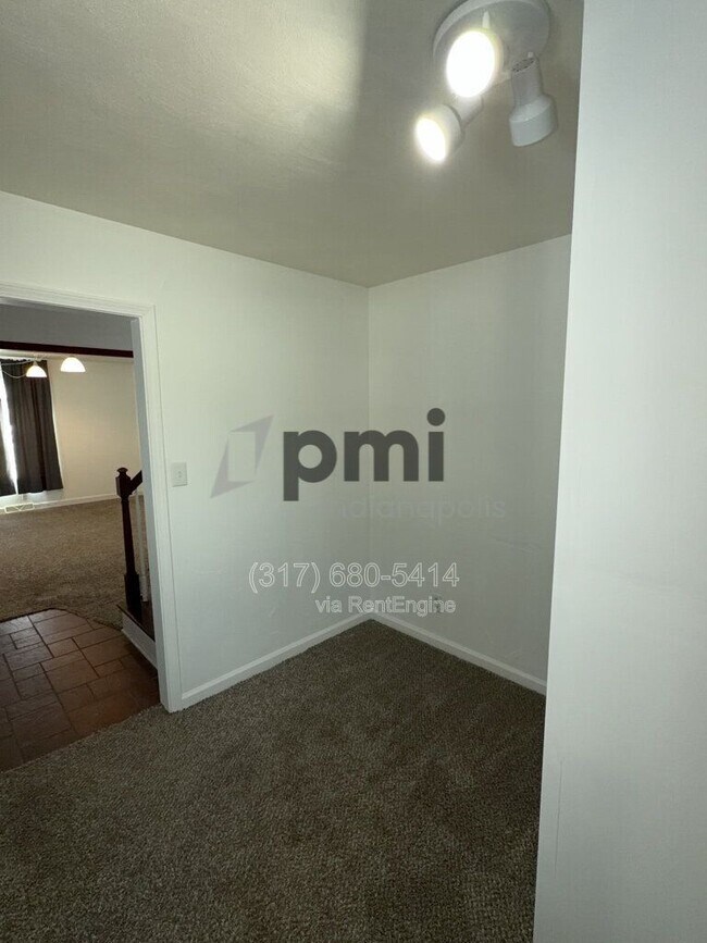 Building Photo - 635 Phaeton Pl