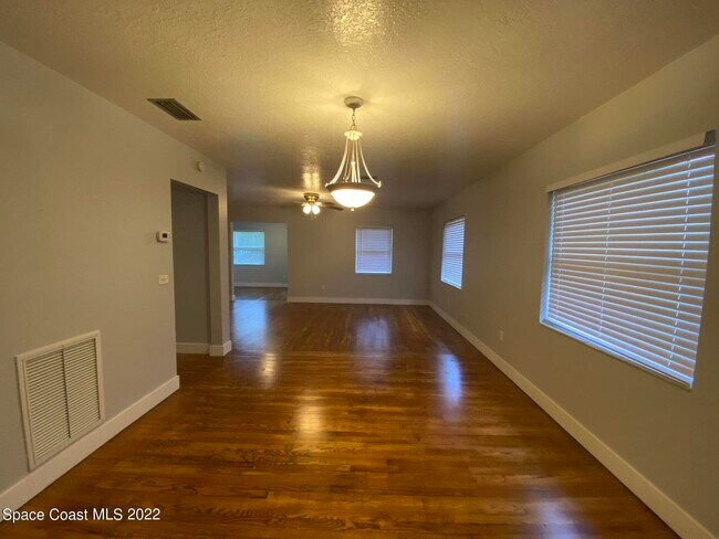 Building Photo - 1136 Indian River Ave