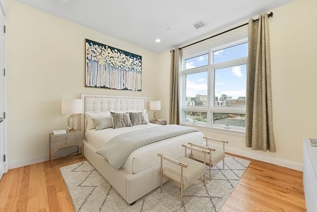 Building Photo - 350 W 2nd St