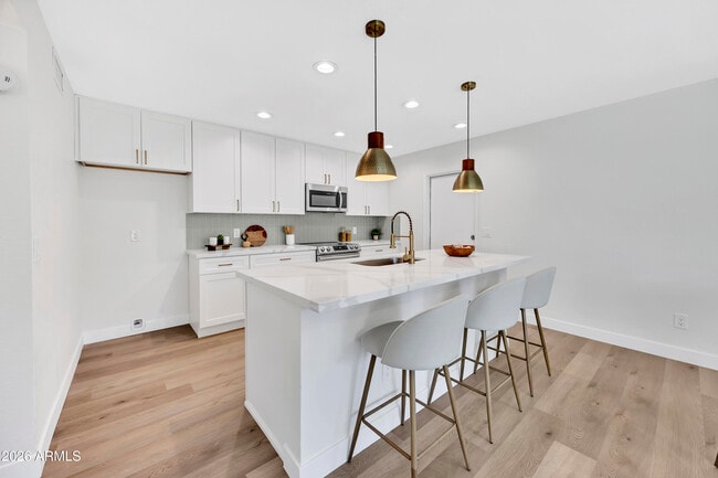 Building Photo - 8876 W Bluefield Ave