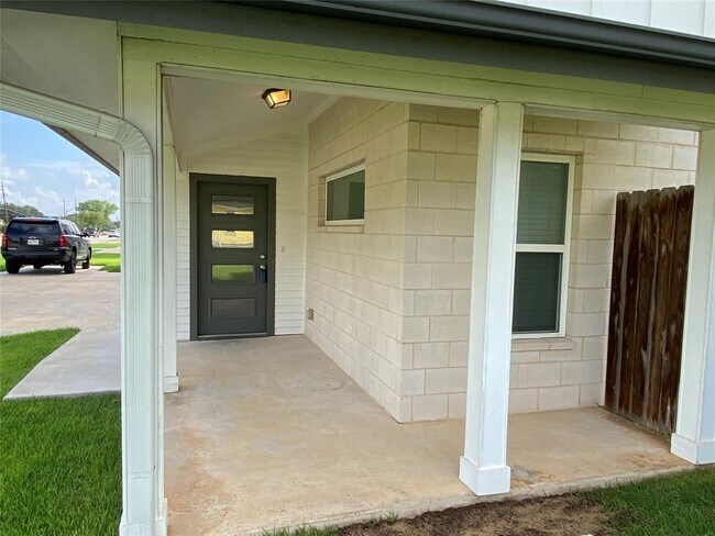 Building Photo - 7907 Brodie Ln