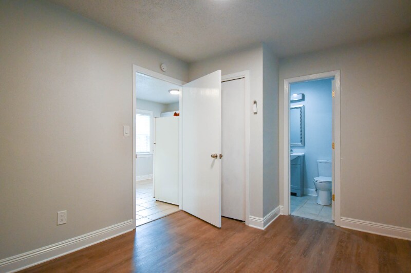 Building Photo - 5094 J E L Dr